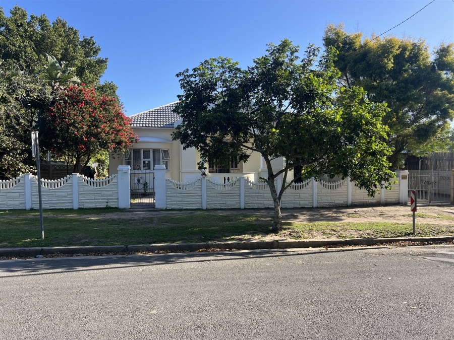 4 Bedroom Property for Sale in Berea Eastern Cape